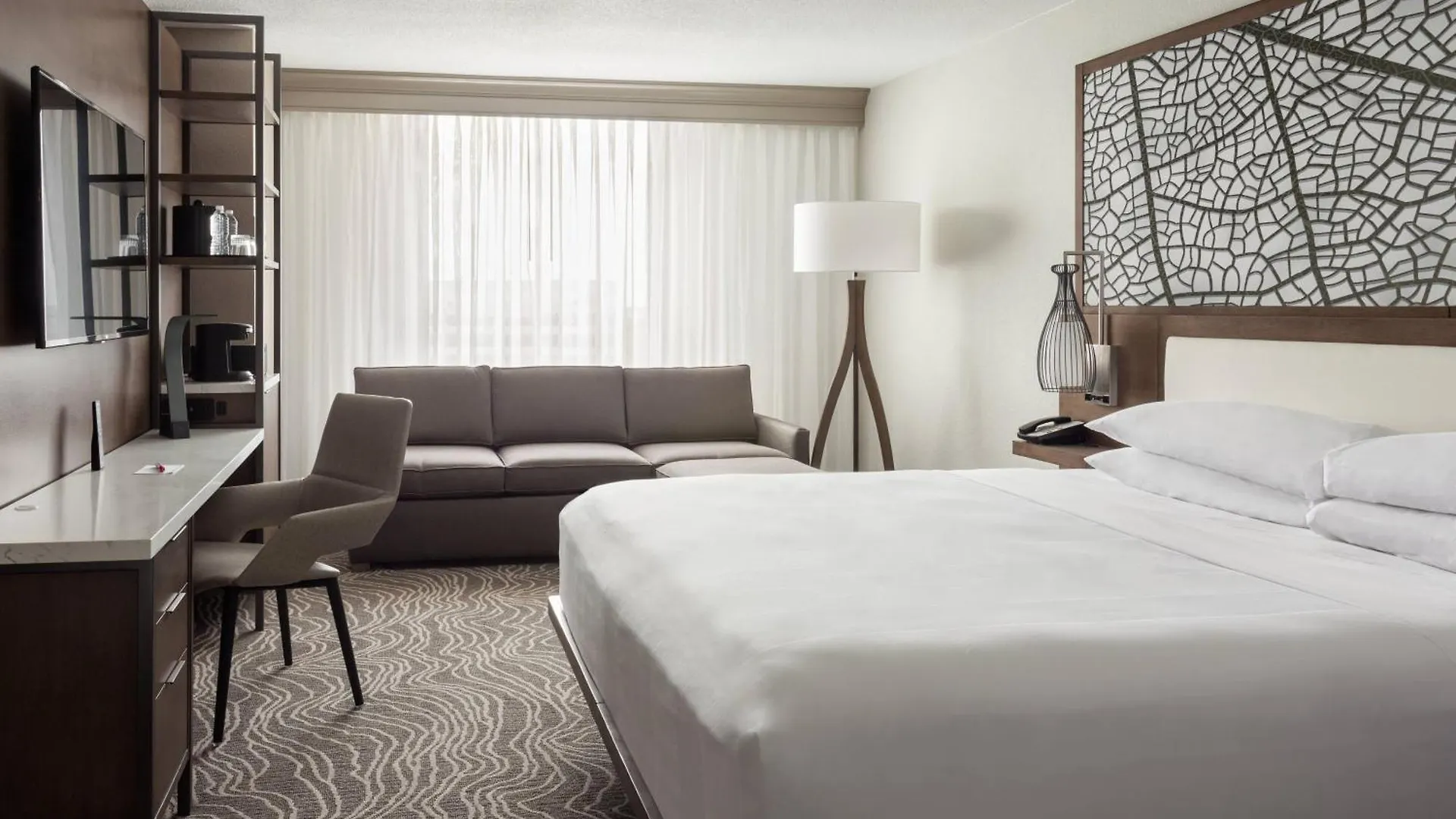 Marriott Airport Lakeside Hotel 4*