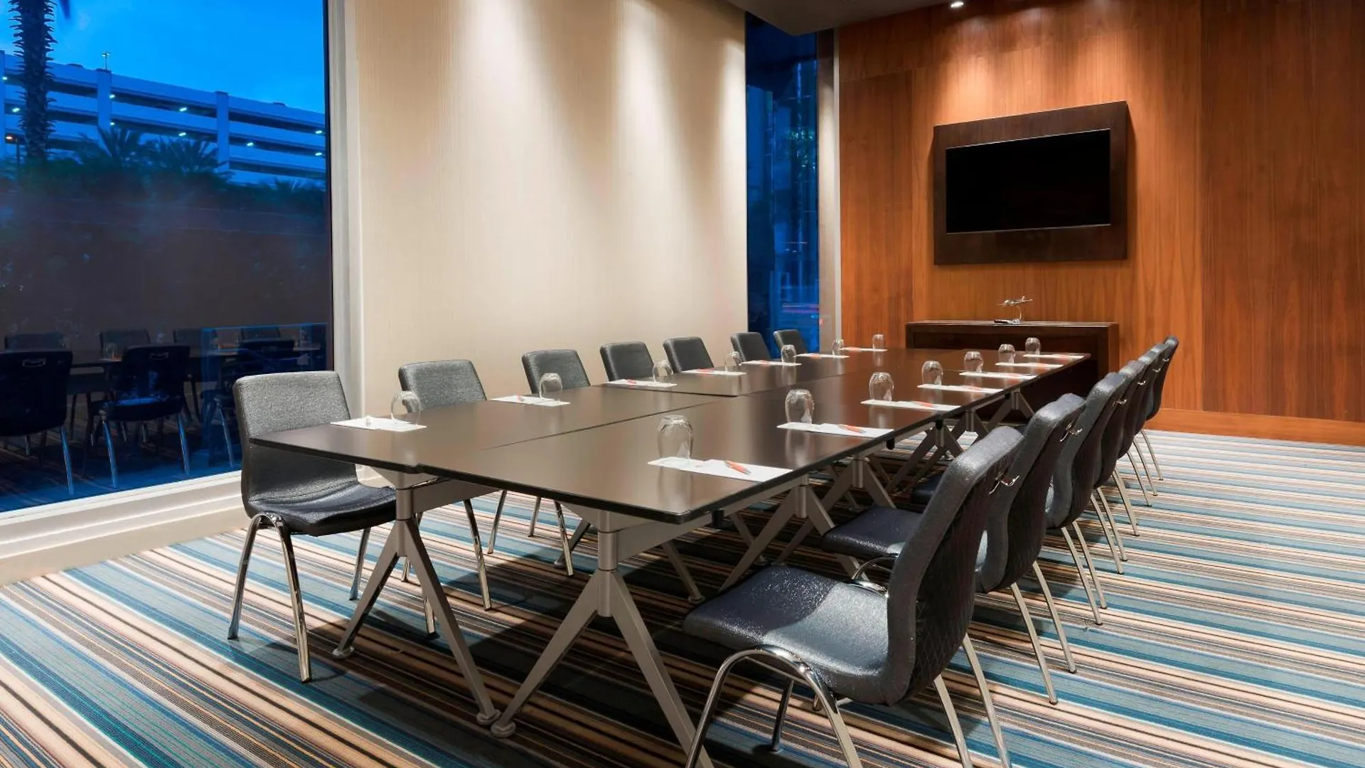 Aloft Downtown Hotel 3*