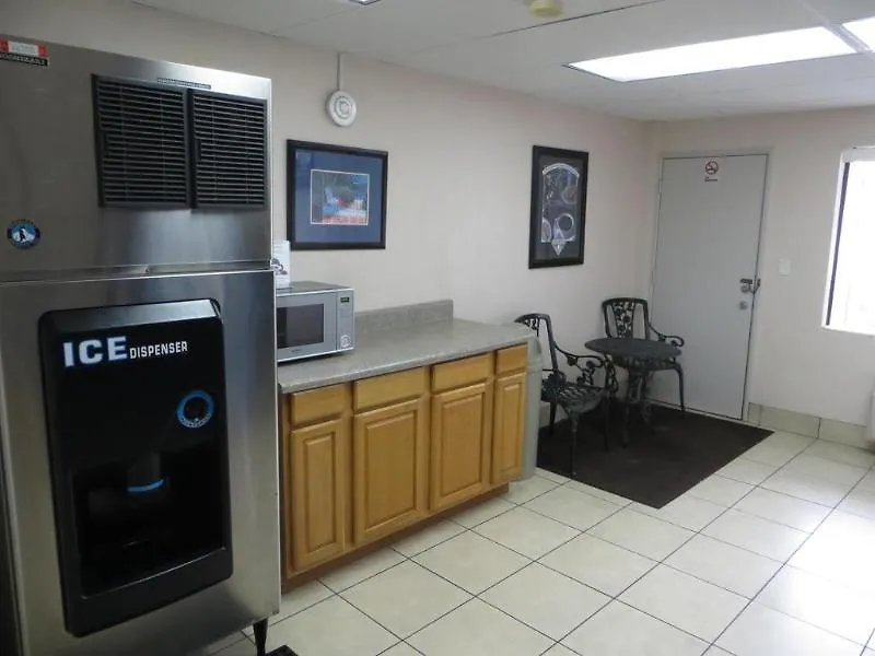 Travelodge By Wyndham Downtown Centroplex