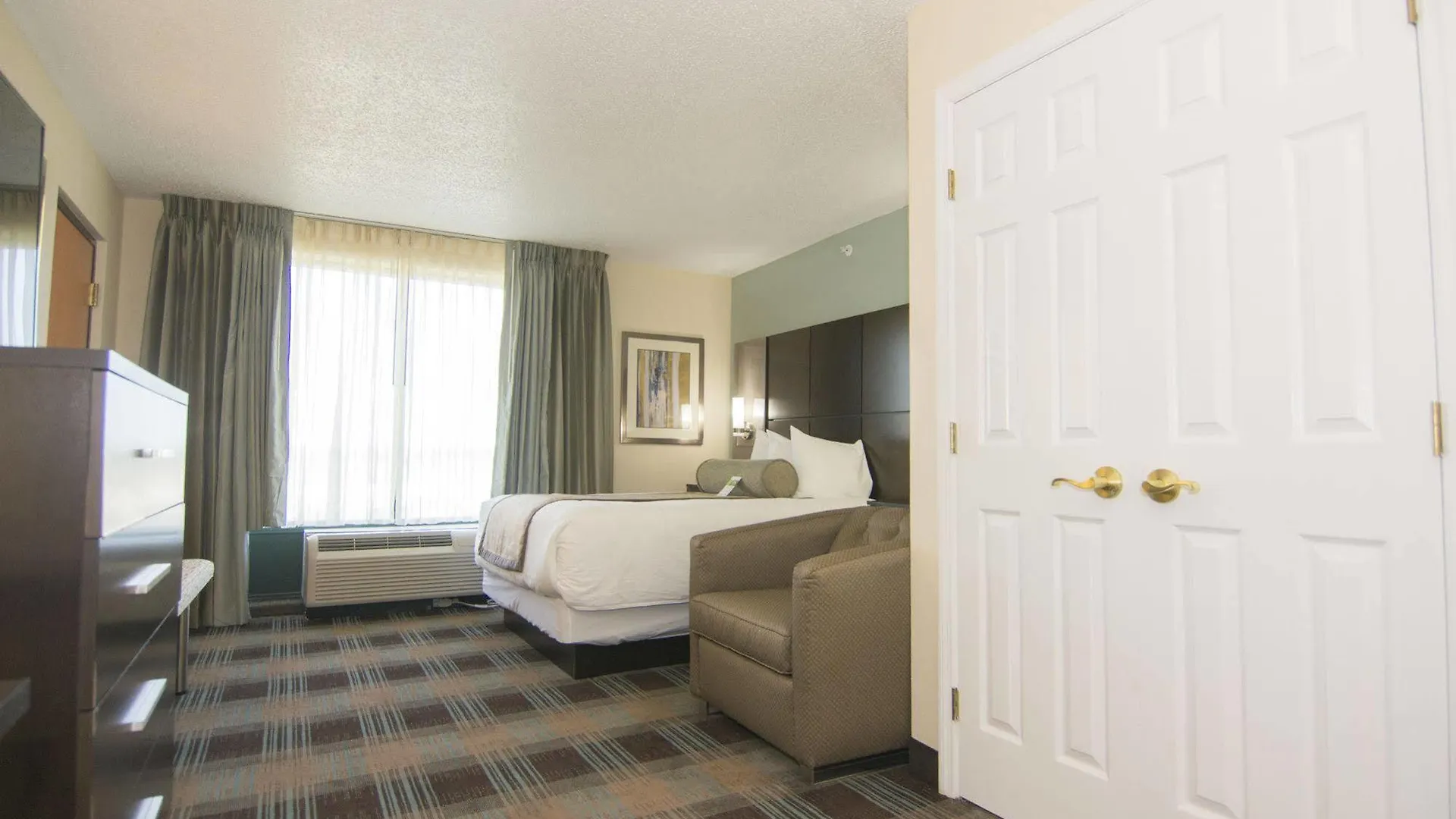 Wingate By Wyndham - International Airport- Free Hot Breakfast