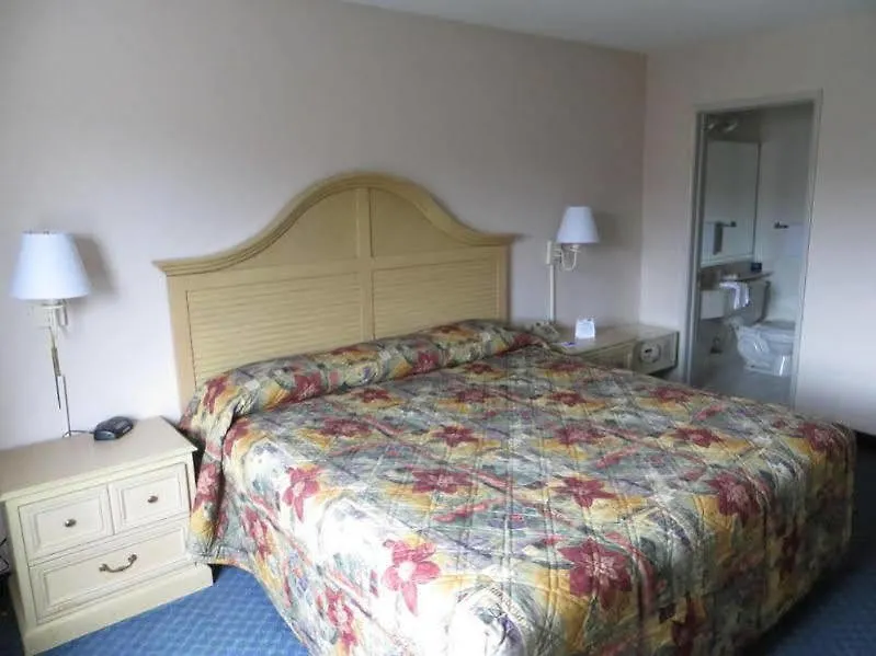 Motel Travelodge By Wyndham Downtown Centroplex 2*
