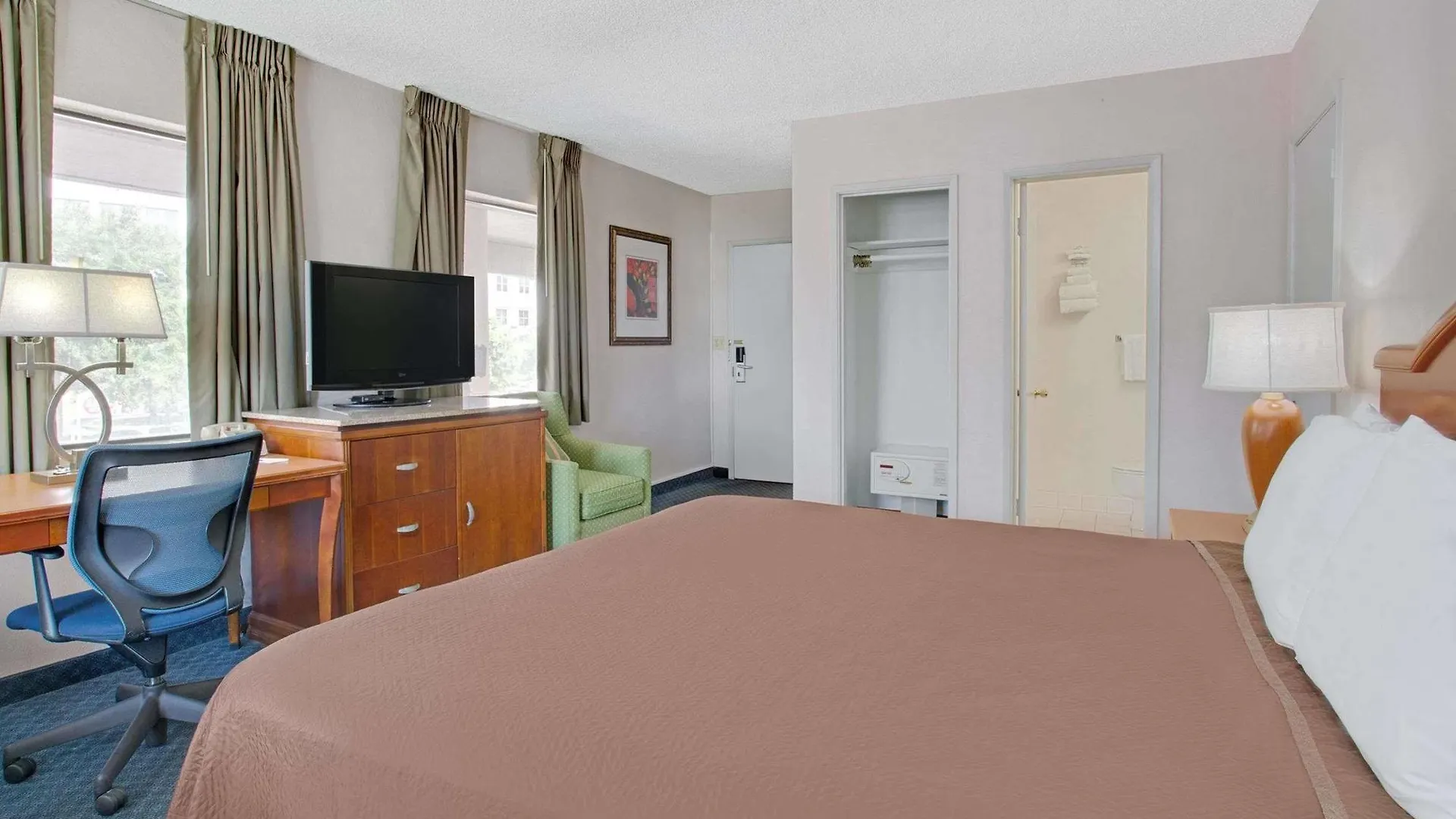 Motel Travelodge By Wyndham Downtown Centroplex 2*