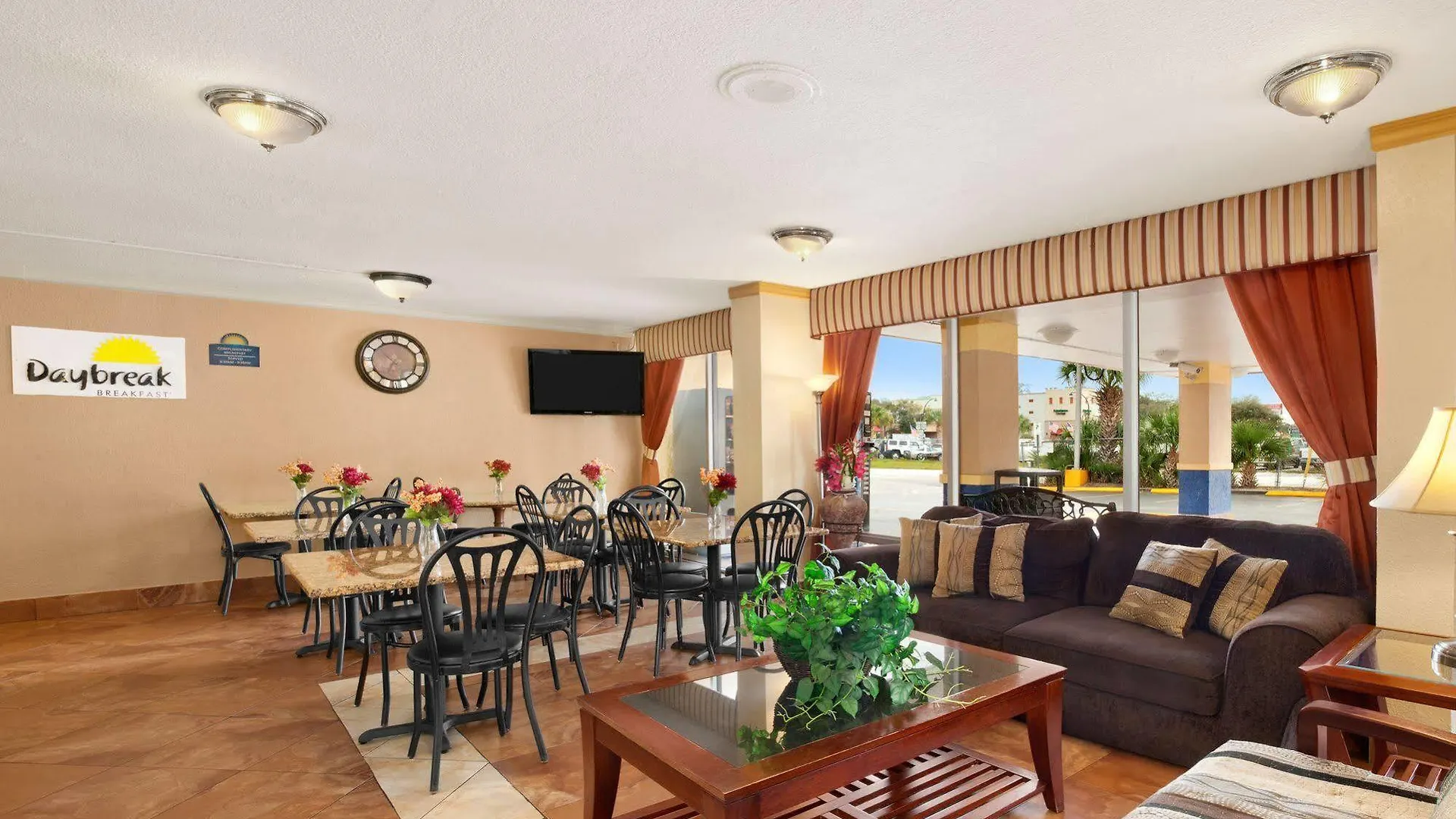 Days By Wyndham Downtown Hotel