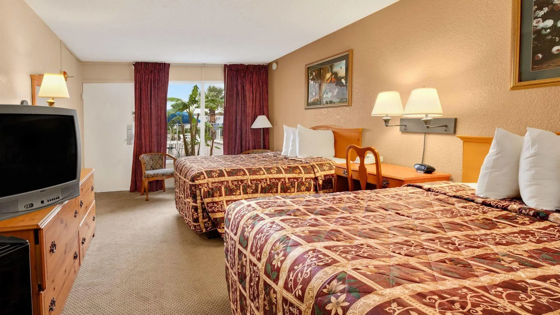 Days By Wyndham Downtown Hotel