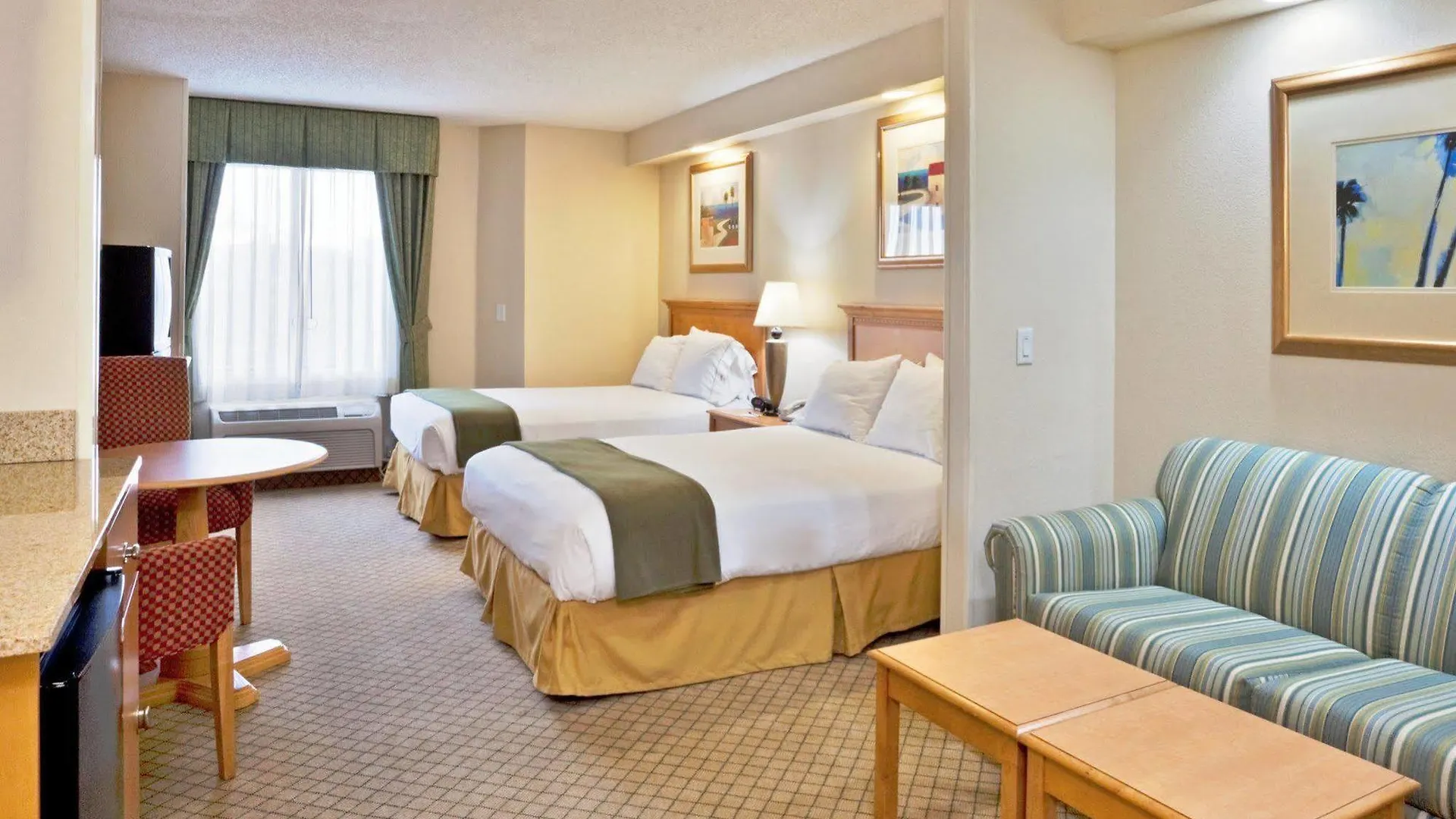 Express & - Nearest Universal By Ihg 3*
