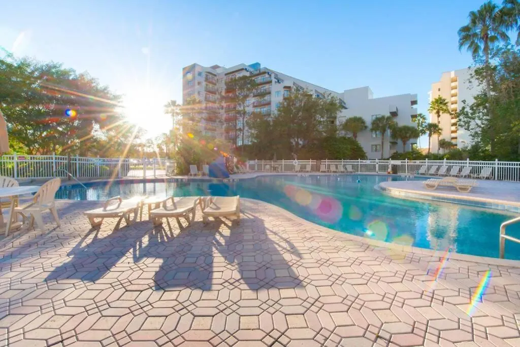Deluxe W/ Lakeview - Free Parking/pool Apartment Orlando