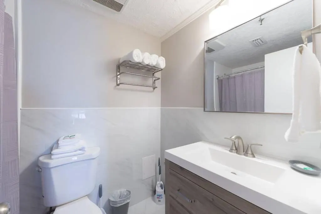 Deluxe W/ Lakeview - Free Parking/pool * Orlando