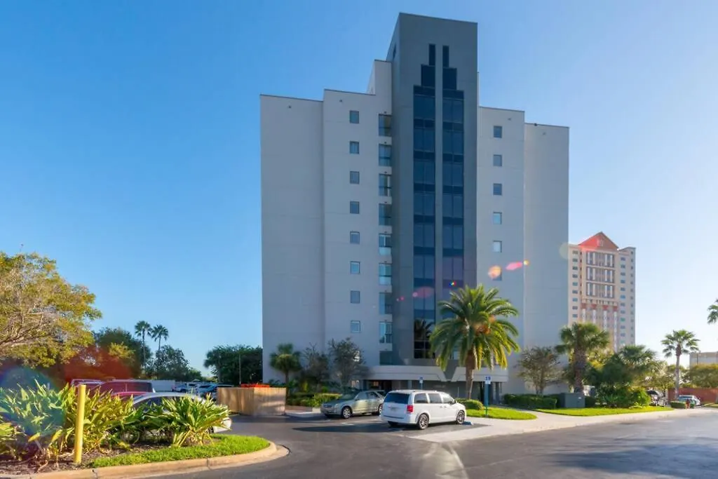 Apartment Deluxe W/ Lakeview - Free Parking/pool *