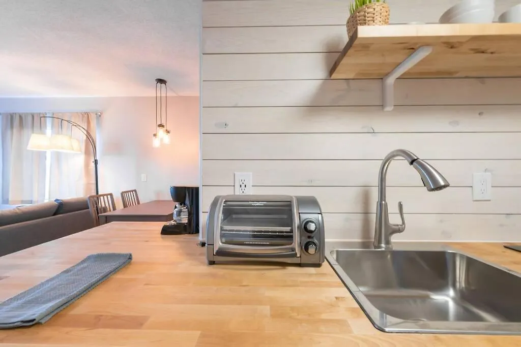 Deluxe W/ Lakeview - Free Parking/pool *