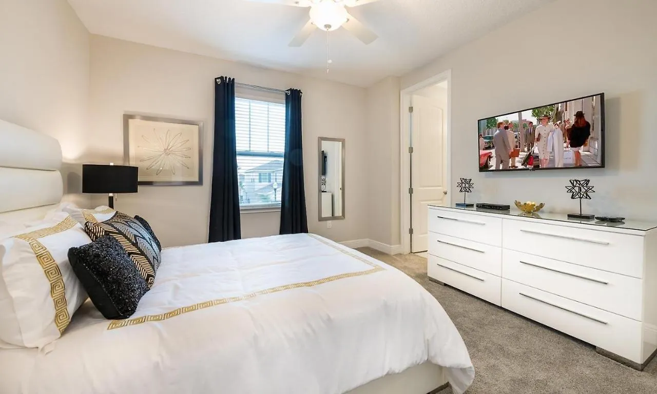 Spacious 8 Bdrm With South Facing Pool In Encore Holiday home