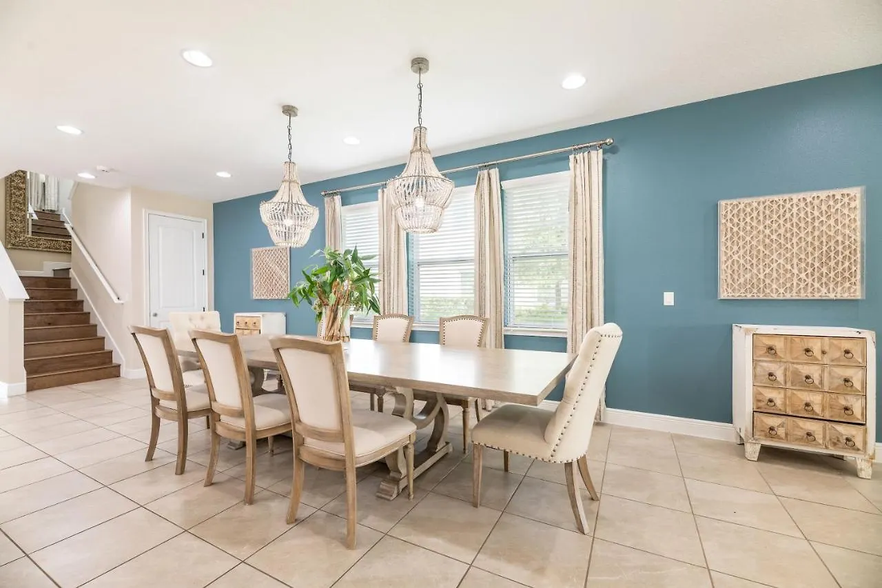 Modern Retreat: Water Park Access & Amenities *