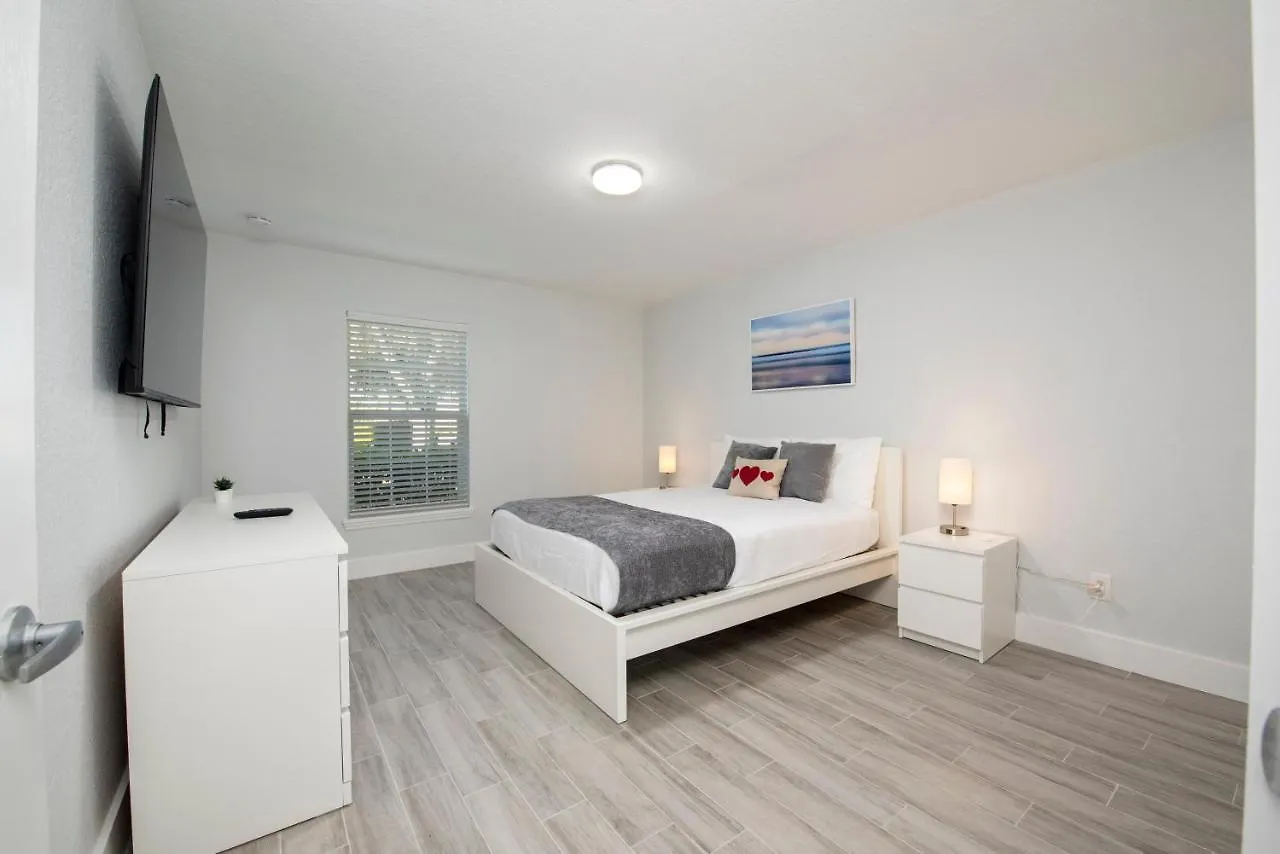Entire Residential 3br - Near Theme Parks