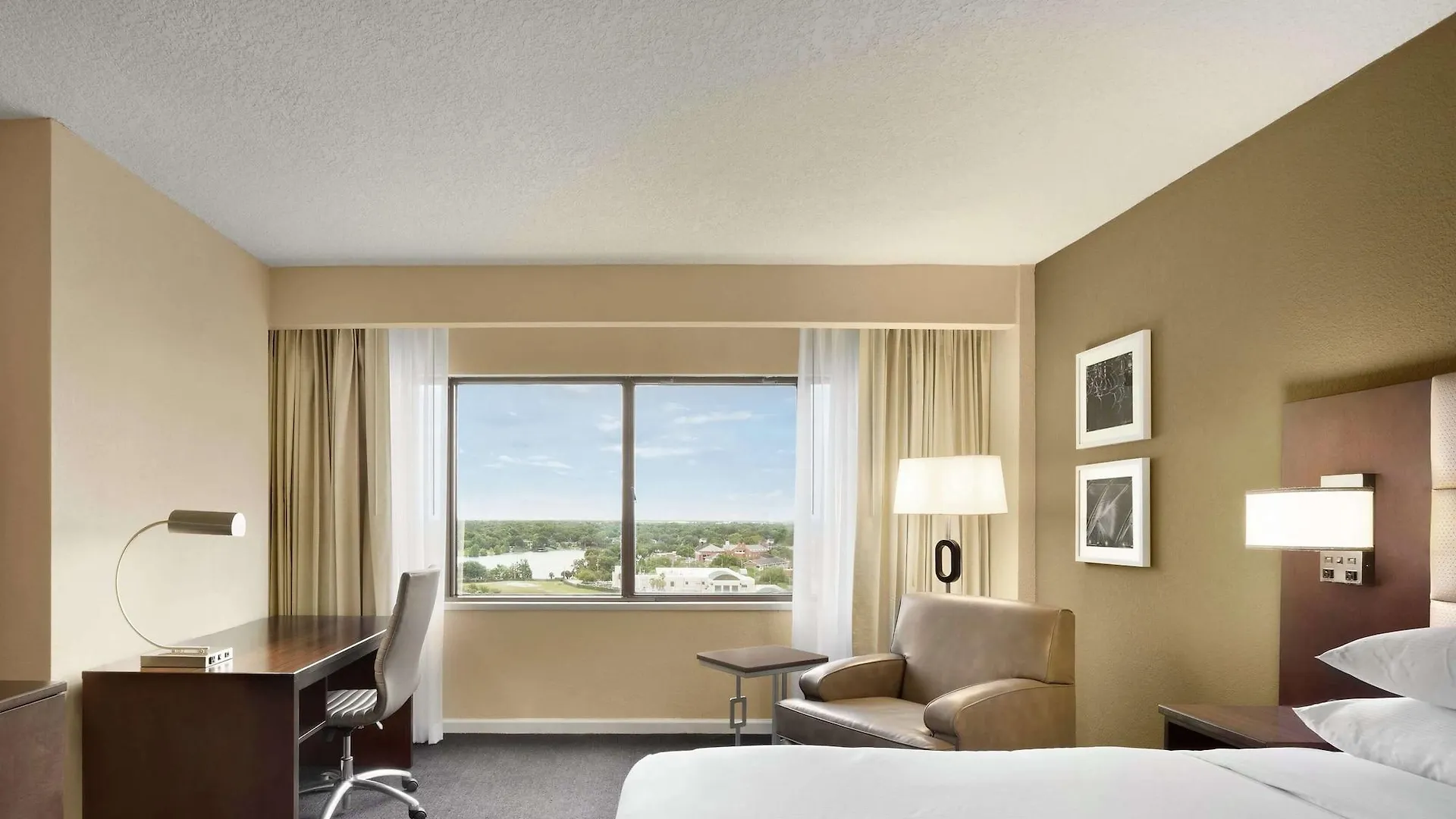 Hotel Doubletree By Hilton Downtown