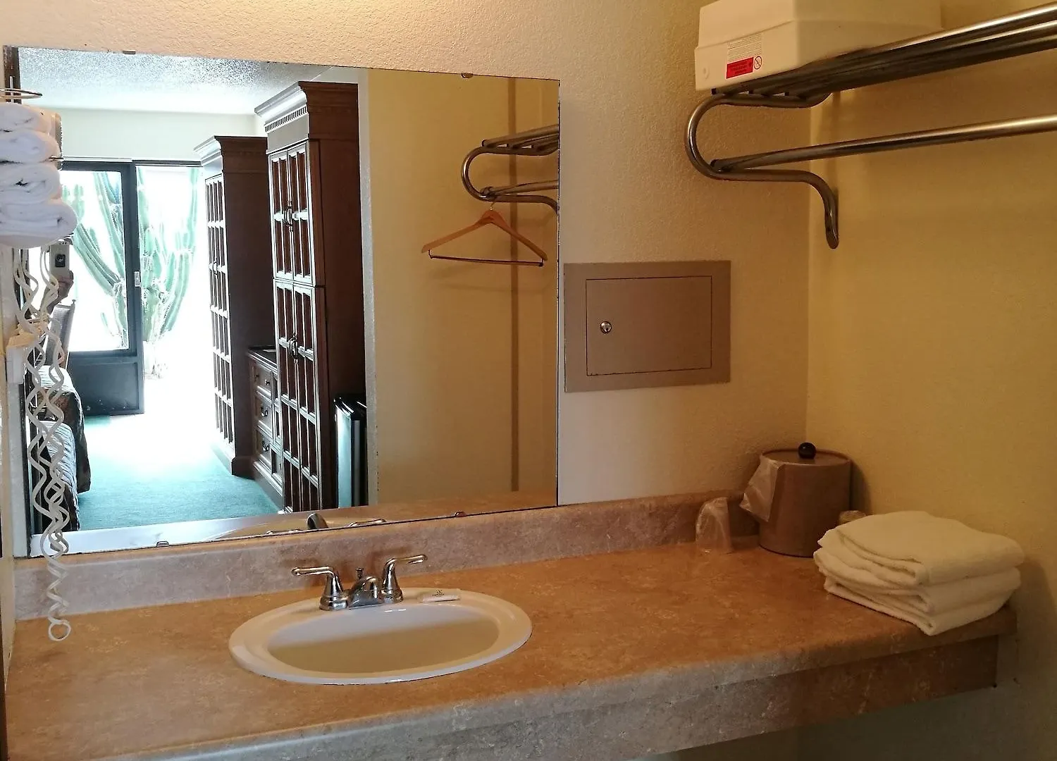 Golden Link Motel