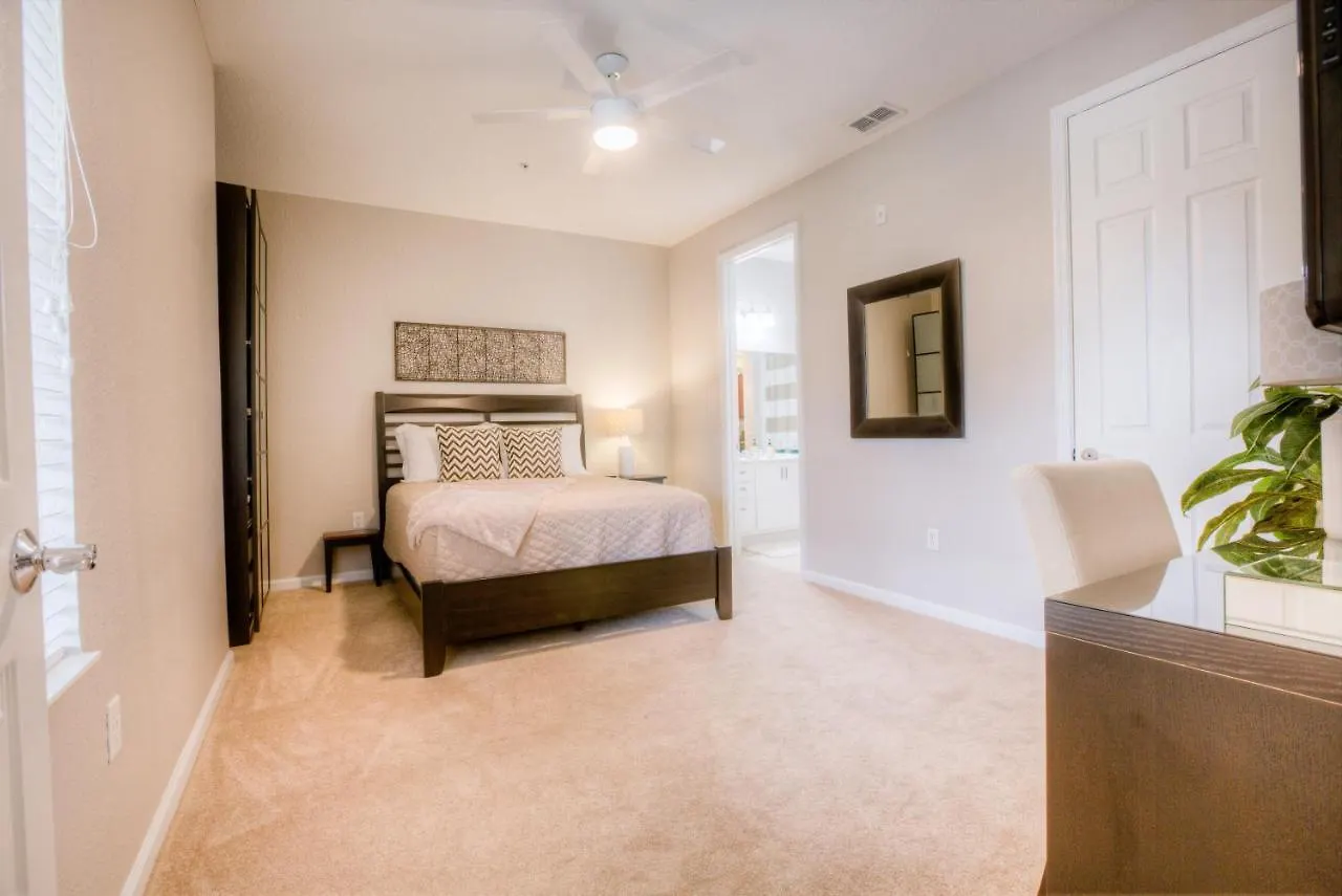 Stunning W Free Access, Near Wdw Apartment