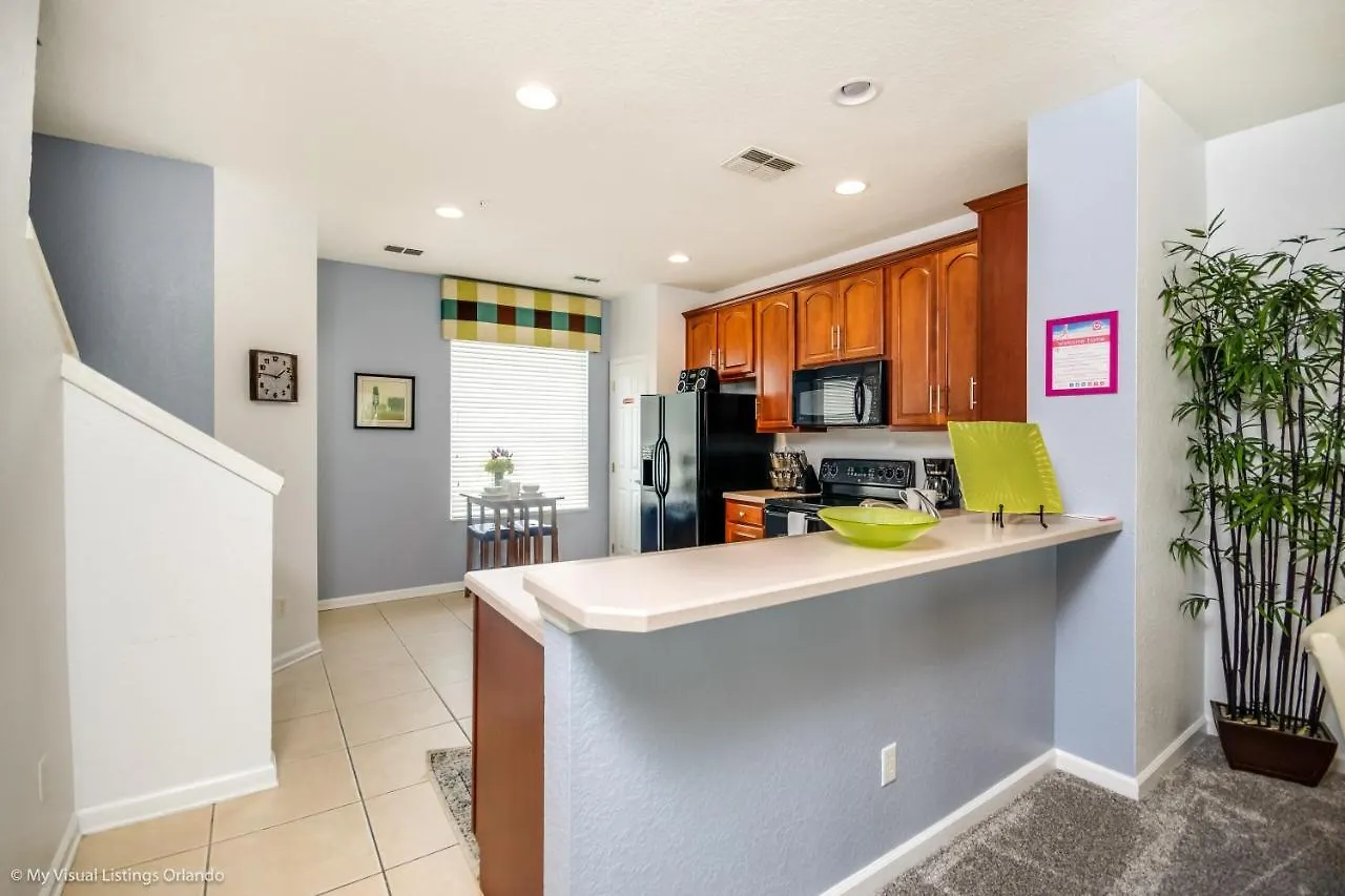 Elegant 3-story Townhome W Garage *
