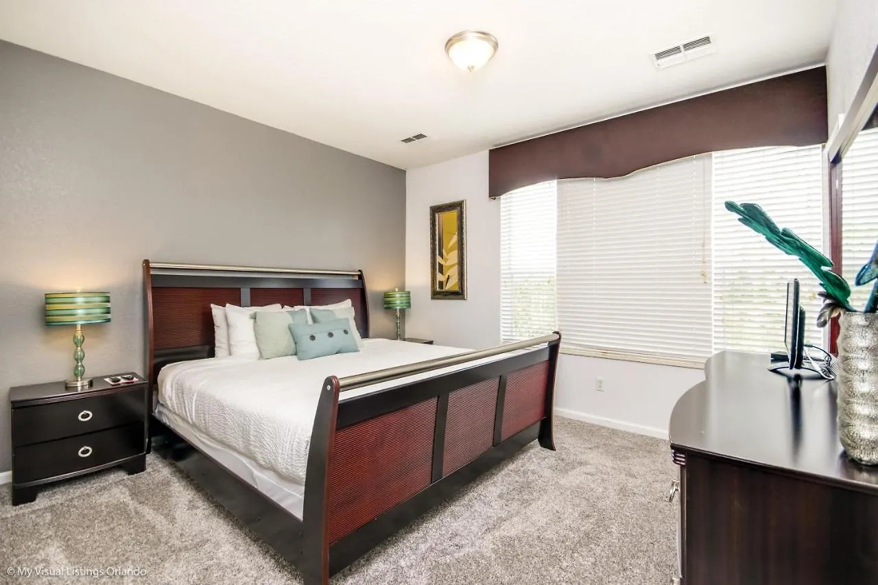 Elegant 3-story Townhome W Garage Holiday home Orlando