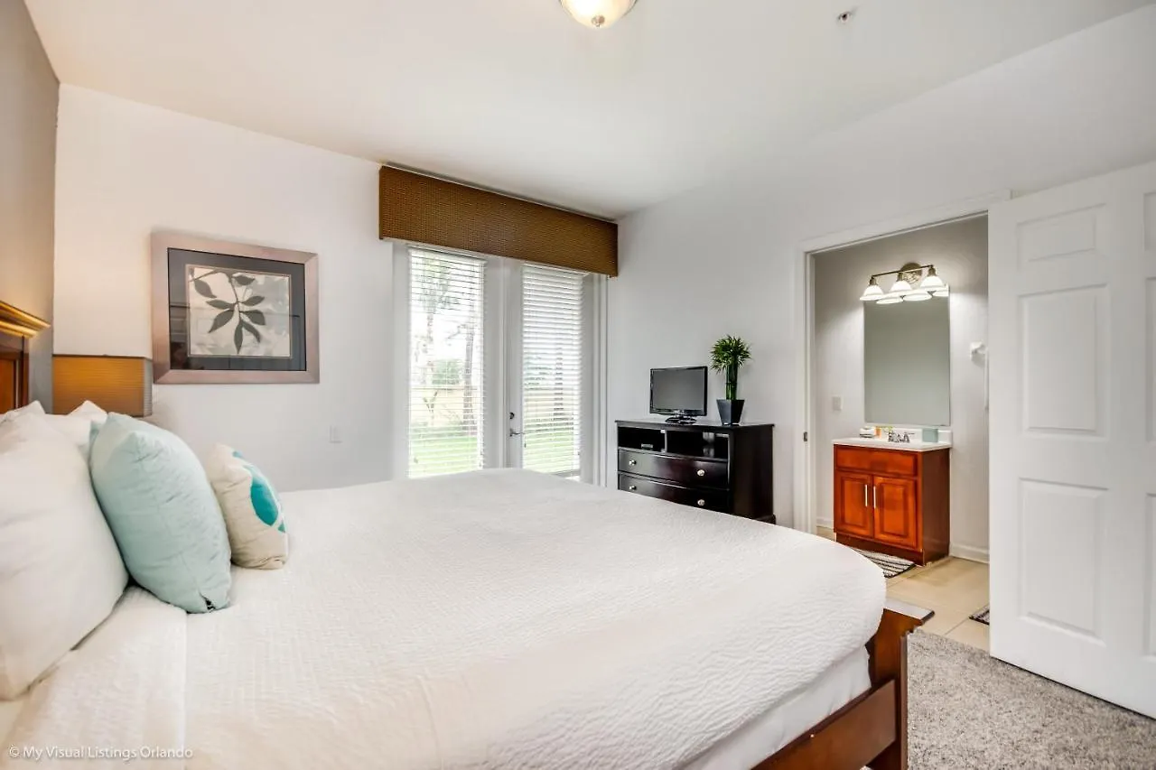 Elegant 3-story Townhome W Garage Holiday home Orlando