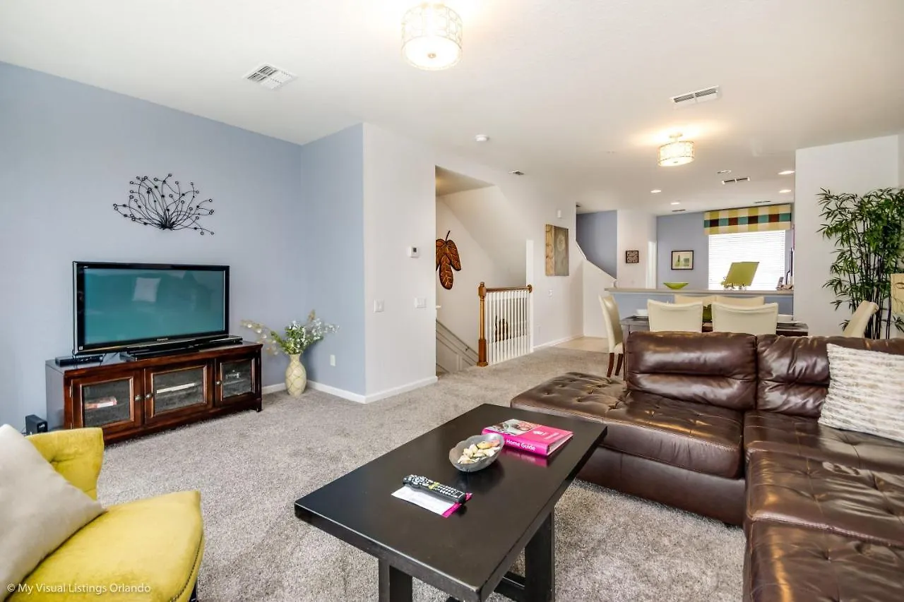 Elegant 3-story Townhome W Garage Holiday home *