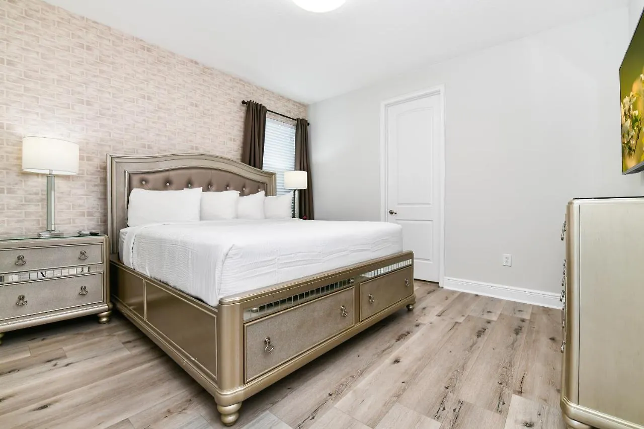 Chic Near By Rentyl With Private Pool & Amenities - 270c Holiday home
