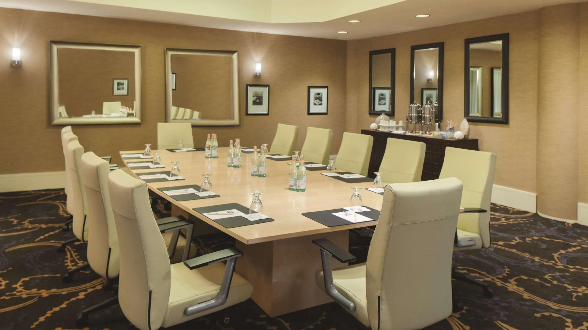 Hotel Doubletree By Hilton Downtown 4*
