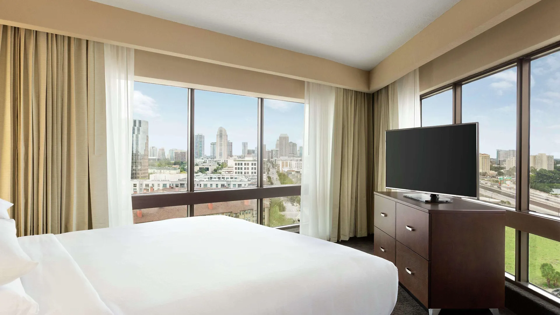 Doubletree By Hilton Downtown 4*