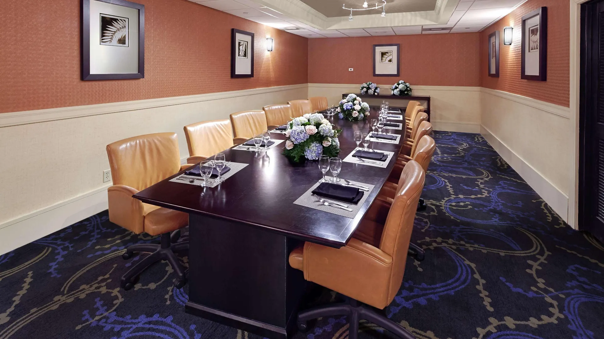 Doubletree By Hilton Downtown Hotel
