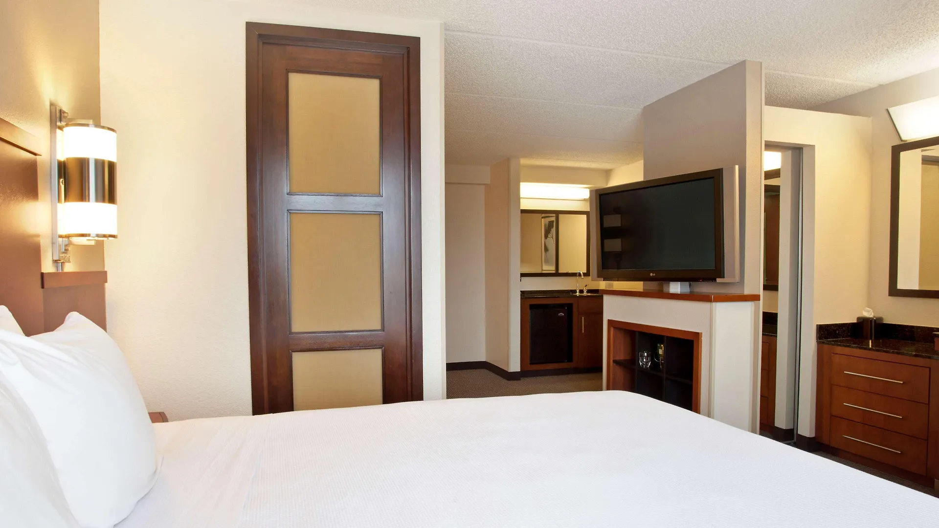 Hyatt Place Across From Universal Hotel 3*
