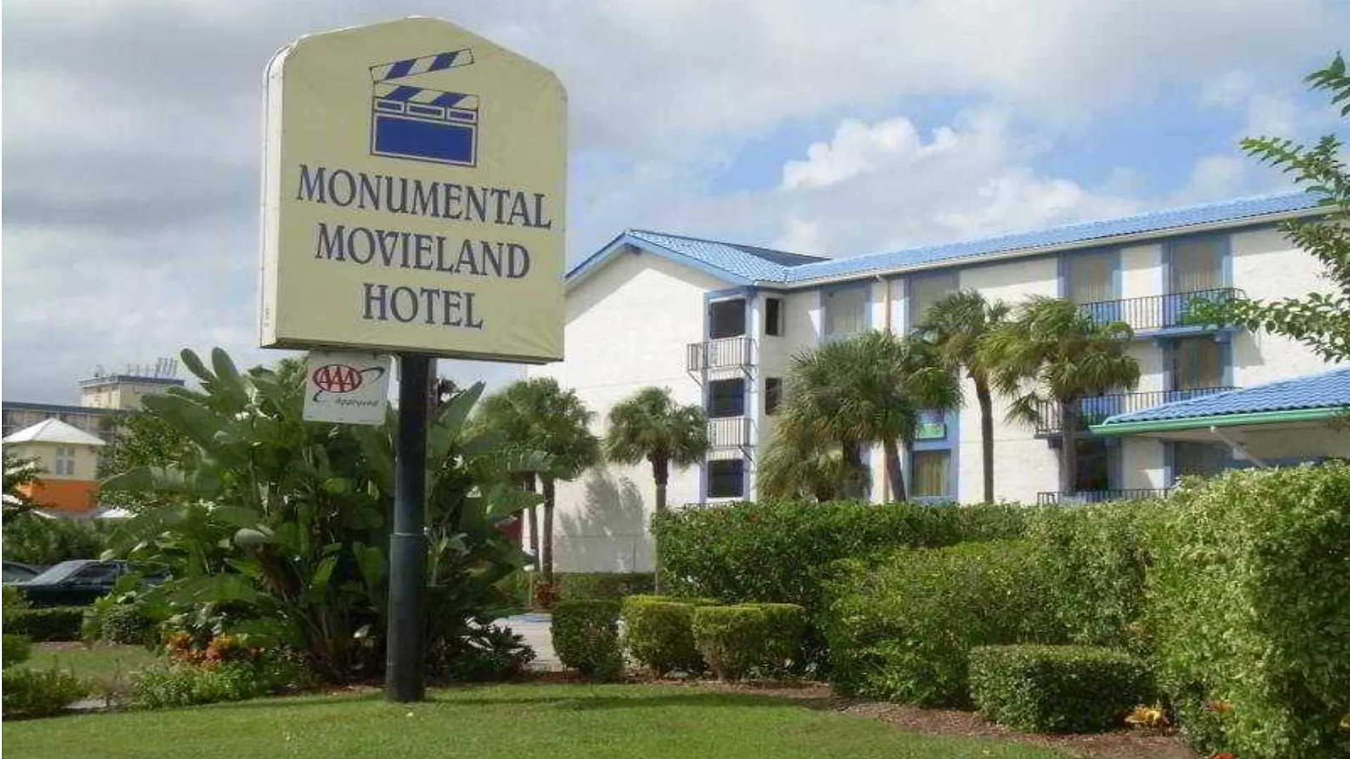 Monumental Movieland Hotel 3*