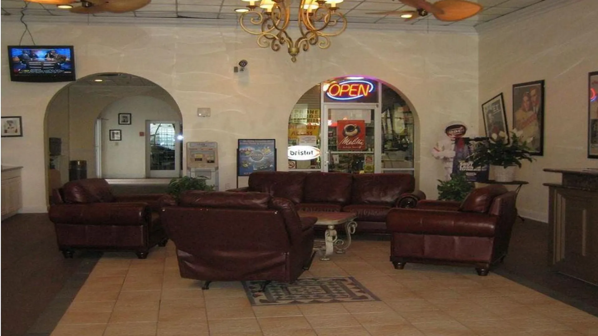 Monumental Movieland Hotel 3*