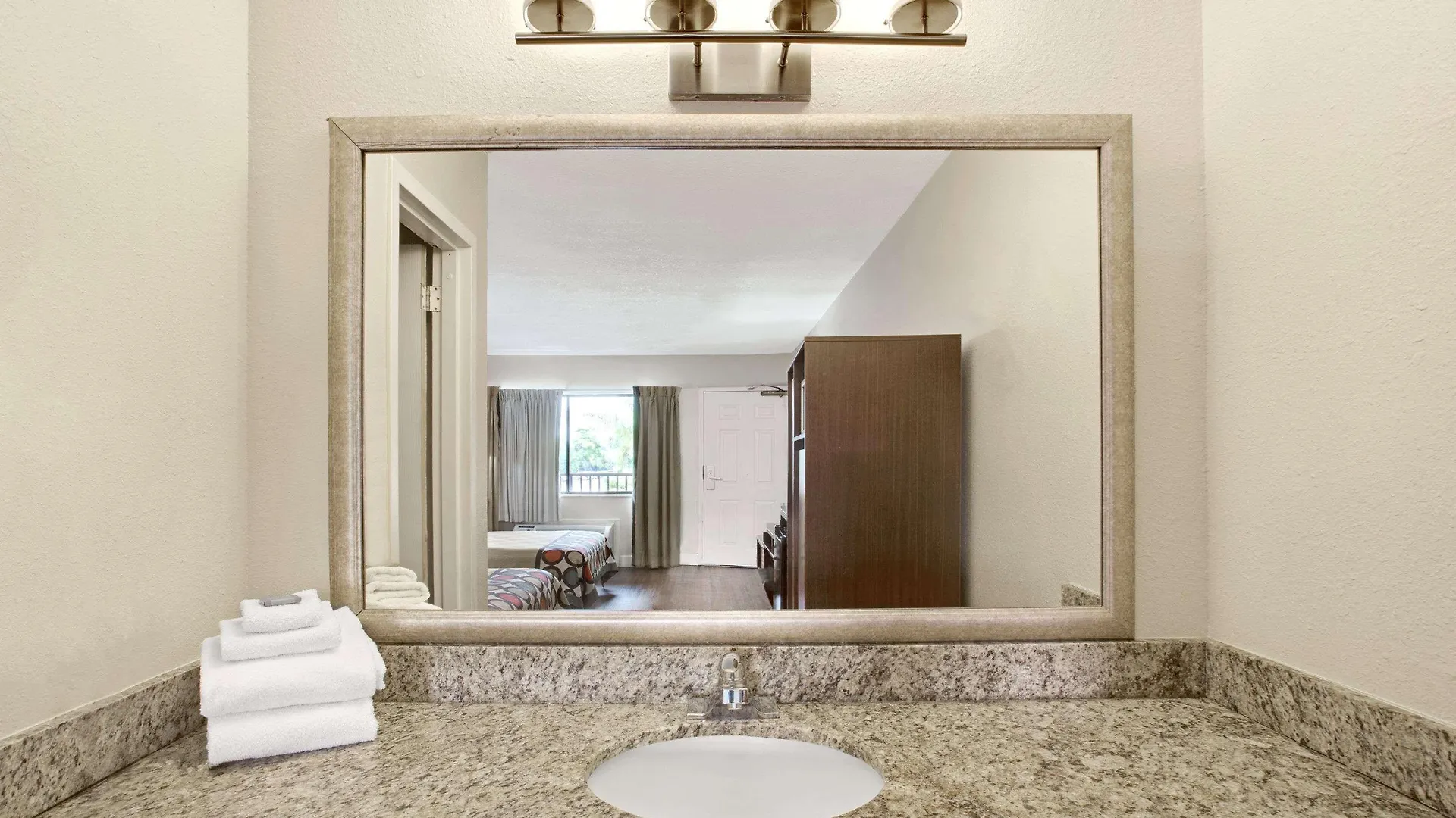Super 8 By Wyndham International Drive Orlando
