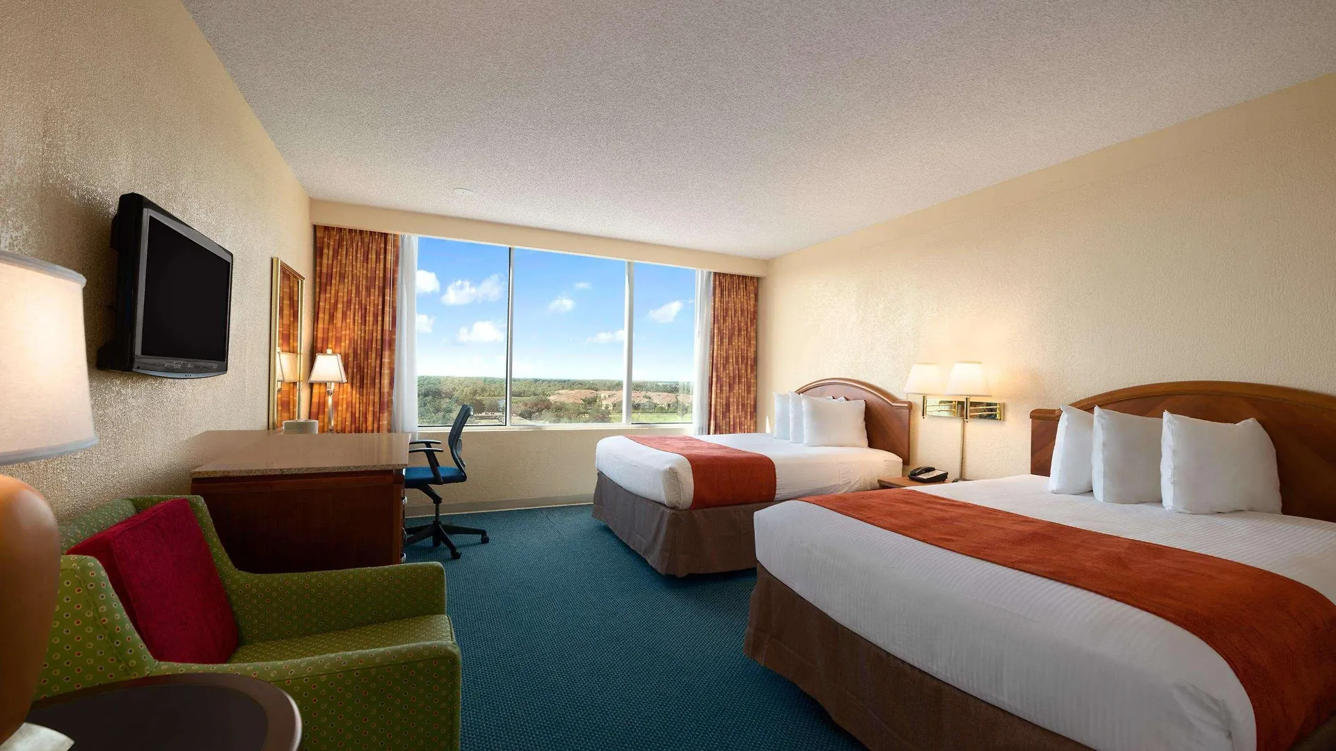Ramada By Wyndham Kissimmee Gateway - Free Theme Park Shuttle