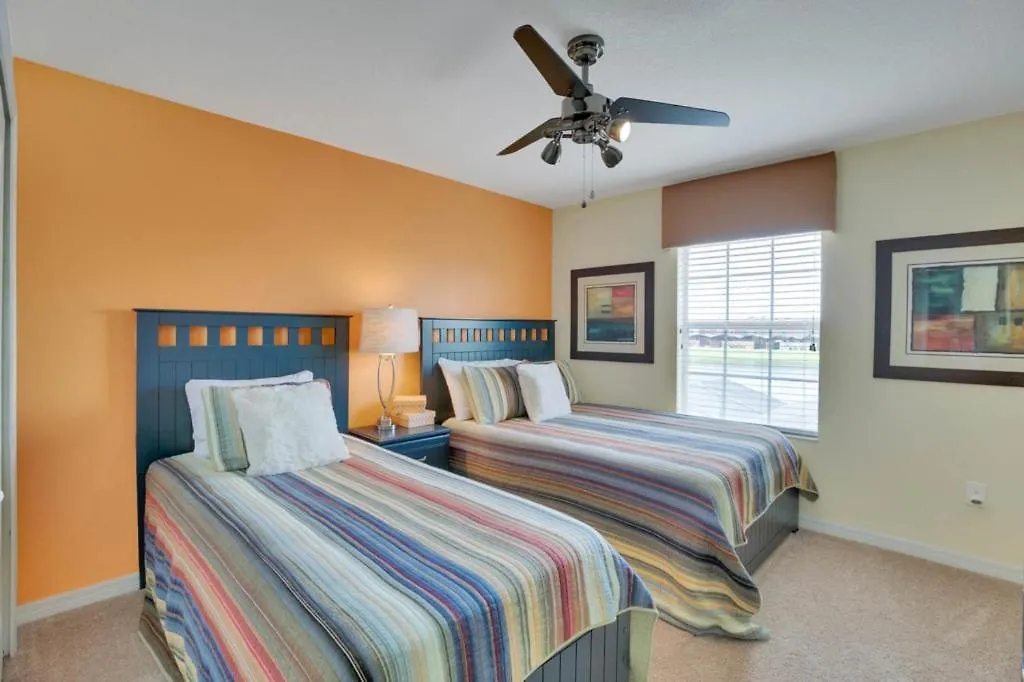 4 Bedrooms - 3 Bathrooms - Paradise Palms 8881 Cp