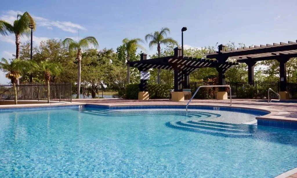 3 Bed Penthouse Near Convention Center! Apartment *