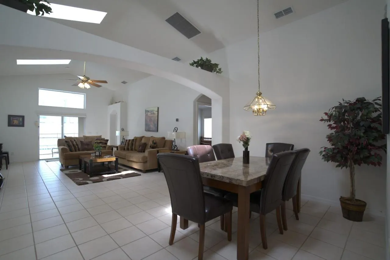 Beautiful Family Vacation With Private Pool, Close To Disney!