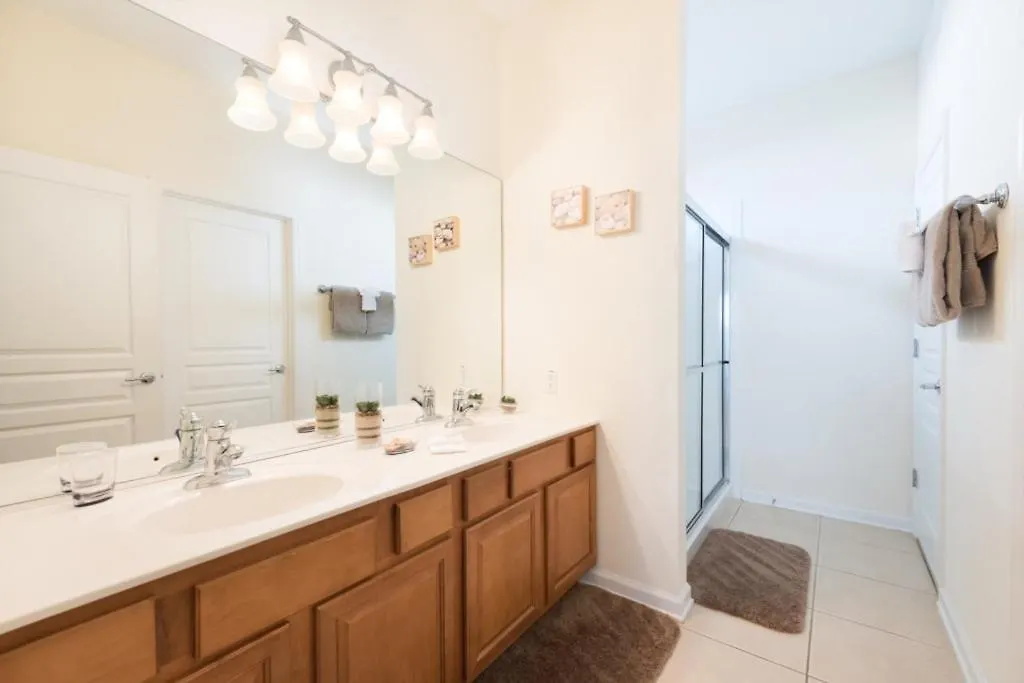 Windsor Hills 5 Bed, 5 Bath 2500 *