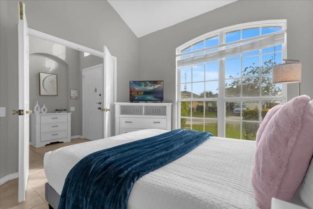 5 Bedrooms - 3,5 Bathrooms - Windsor Palms 8017 Kp