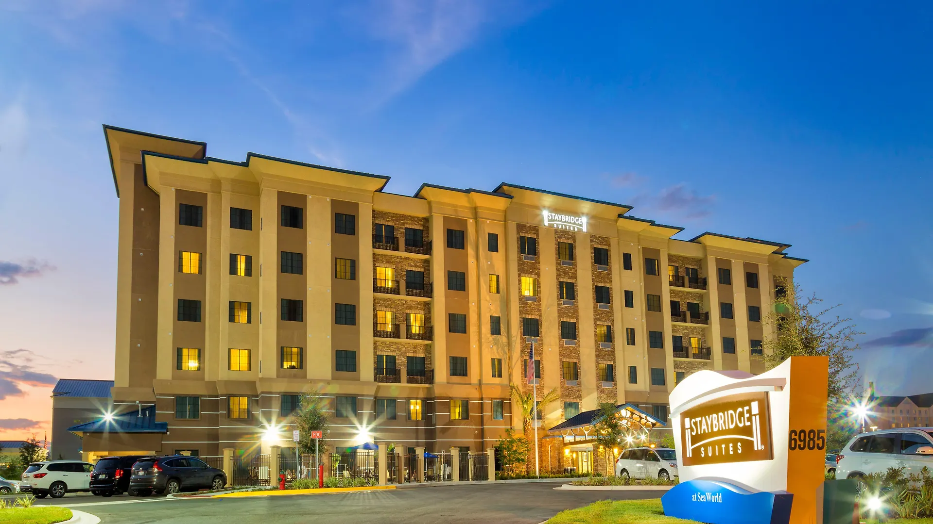Staybridge Orlando At Seaworld By Ihg - Free Parking & Shuttle To Seaworld Parks Ξενοδοχείο