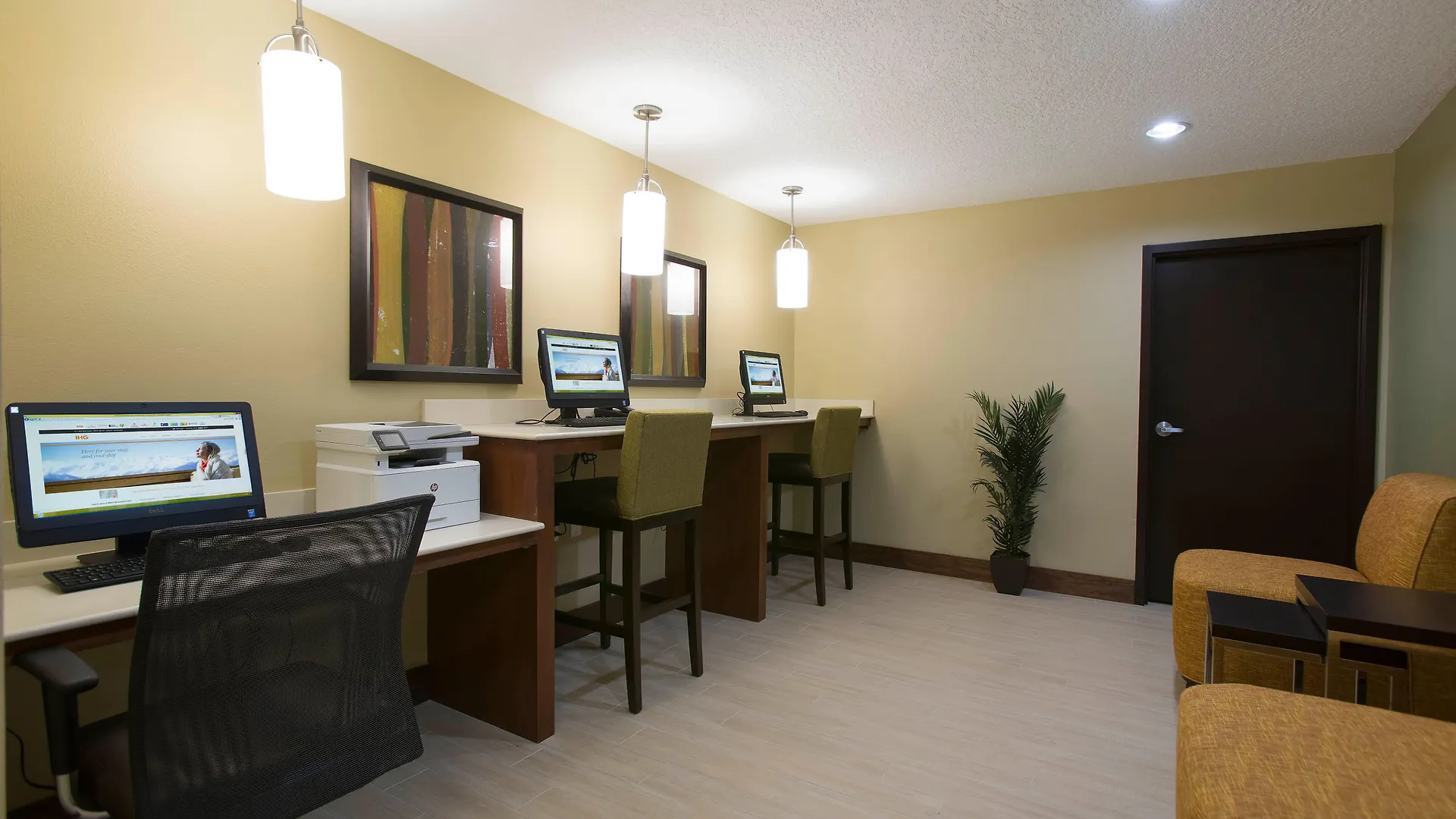 Staybridge Orlando At Seaworld By Ihg - Free Parking & Shuttle To Seaworld Parks 3*