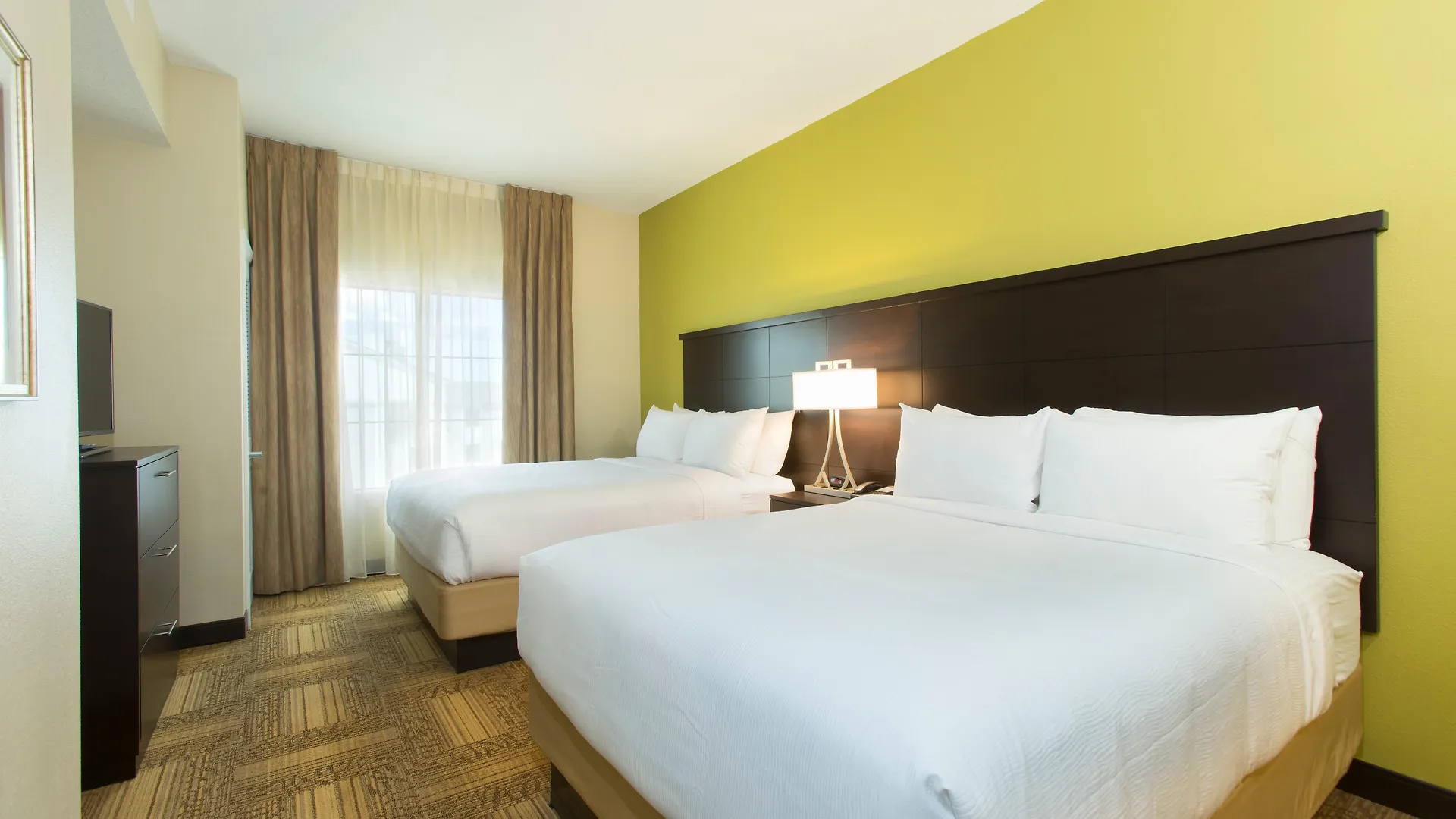 Staybridge Orlando At Seaworld By Ihg - Free Parking & Shuttle To Seaworld Parks 3*