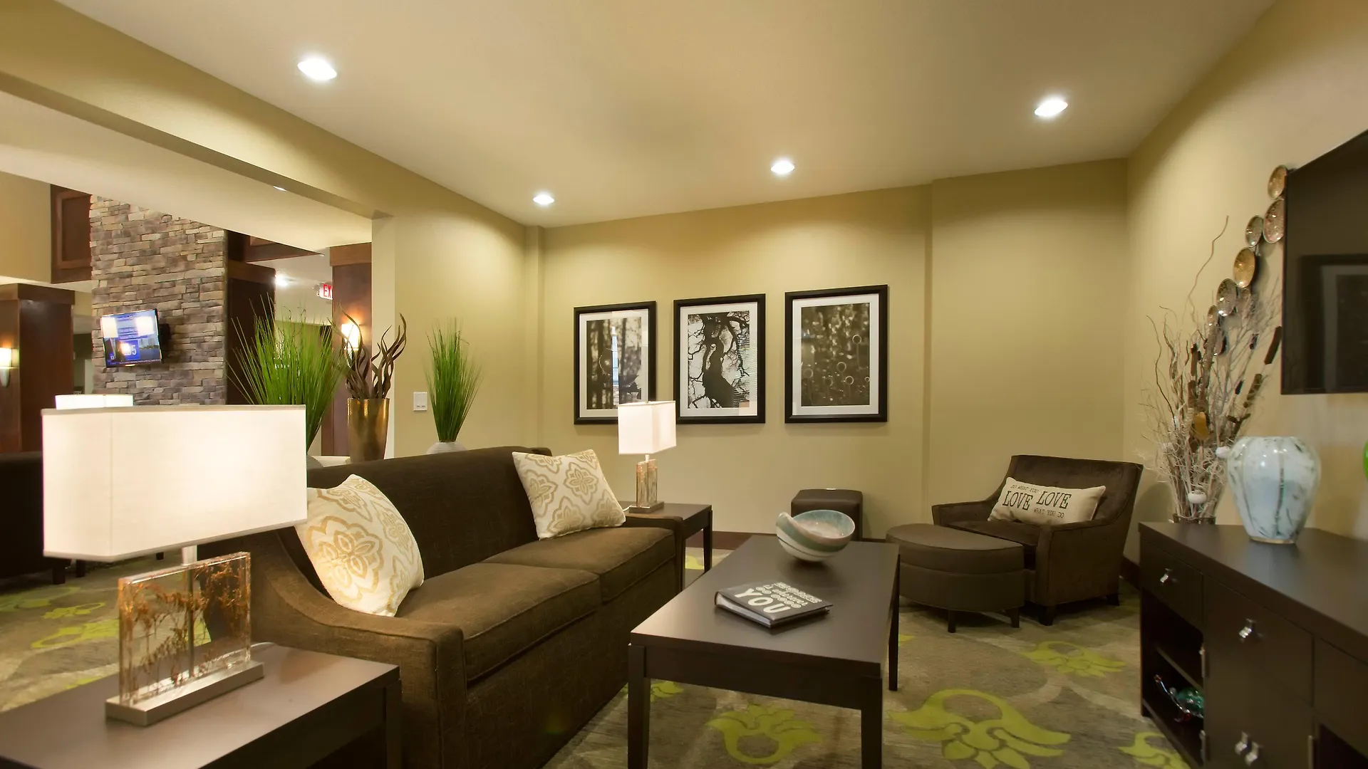 Staybridge Orlando At Seaworld By Ihg - Free Parking & Shuttle To Seaworld Parks Hotel 3*