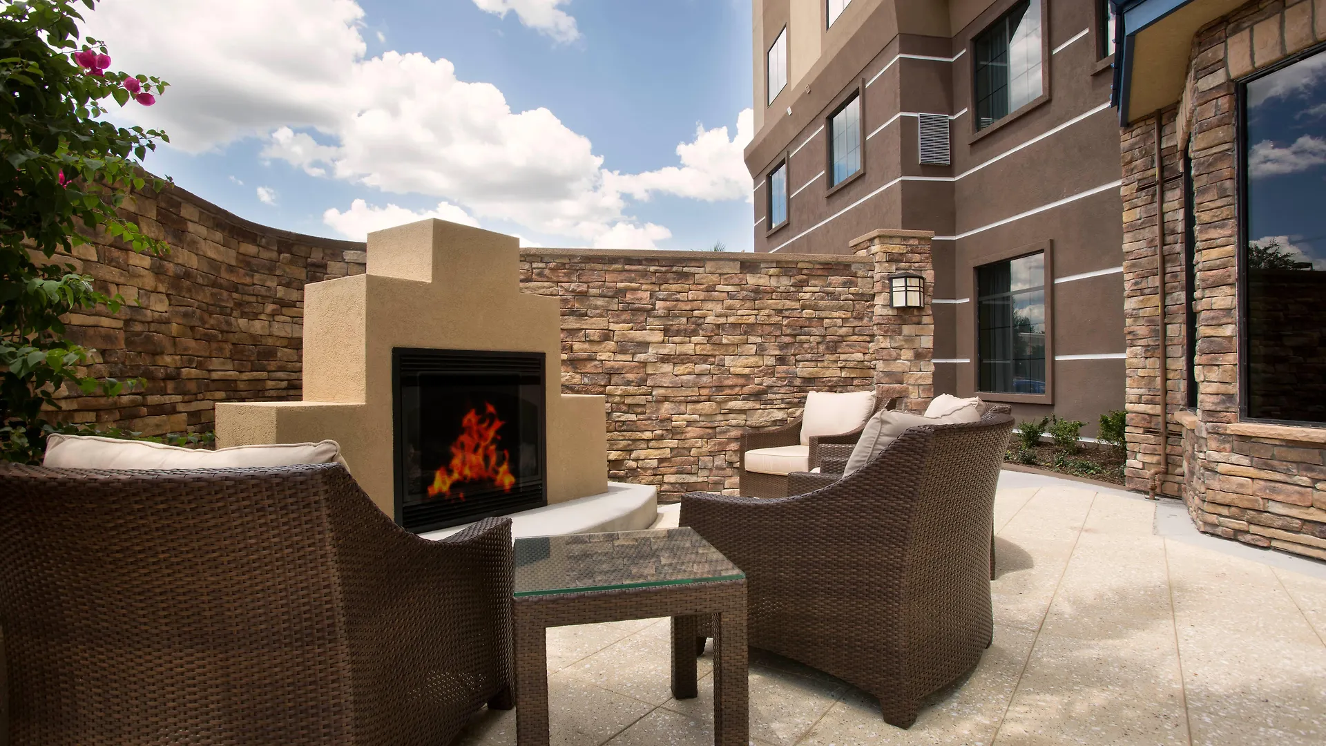 Staybridge Orlando At Seaworld By Ihg - Free Parking & Shuttle To Seaworld Parks