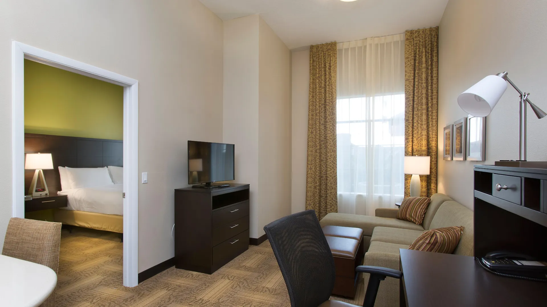 Staybridge Orlando At Seaworld By Ihg - Free Parking & Shuttle To Seaworld Parks Ξενοδοχείο 3*