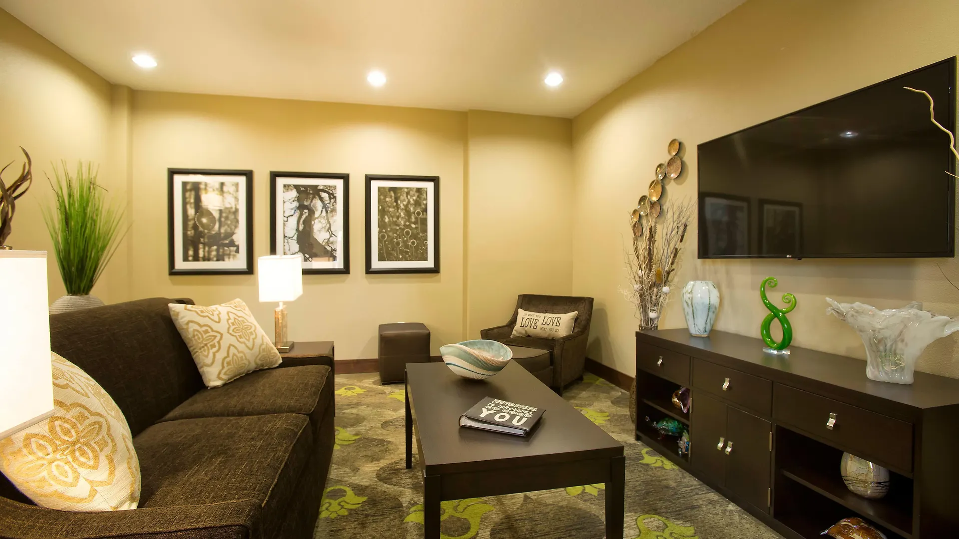 Staybridge Orlando At Seaworld By Ihg - Free Parking & Shuttle To Seaworld Parks