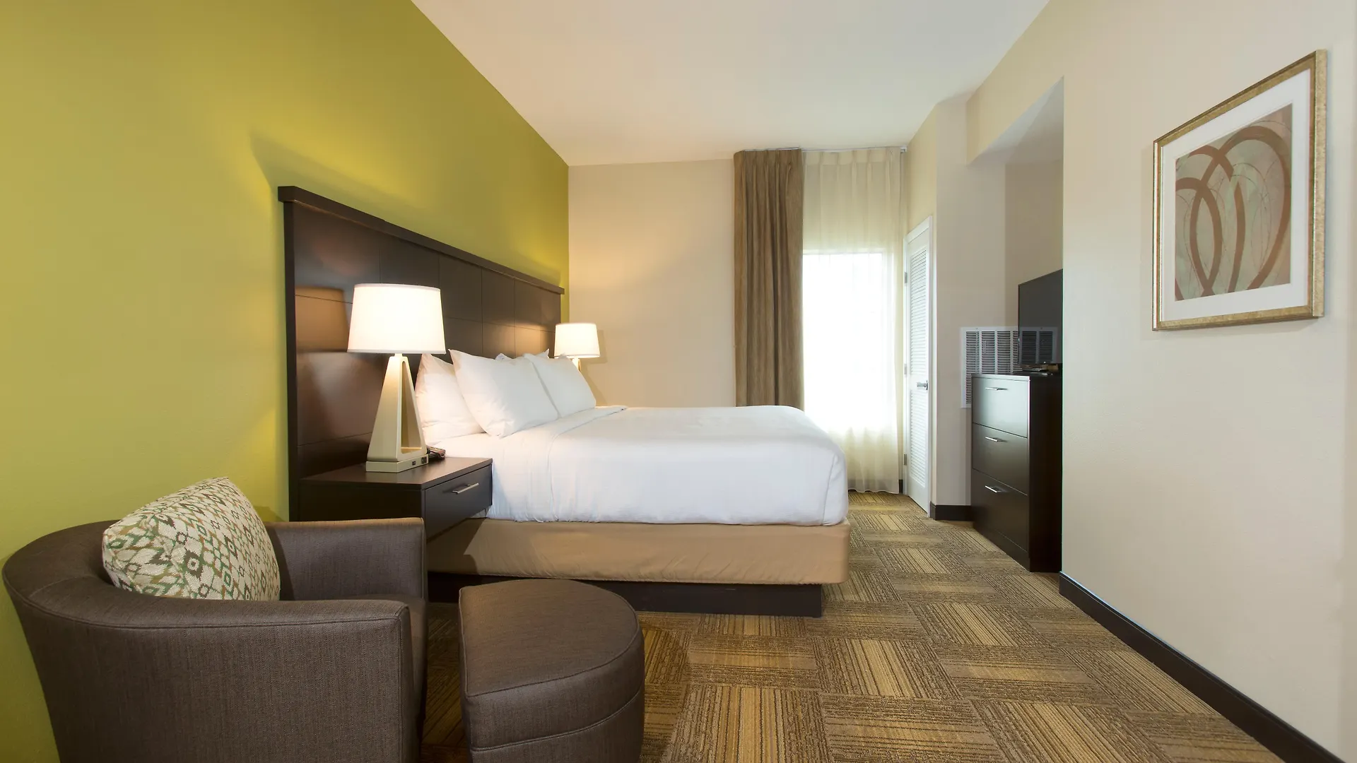 Staybridge Orlando At Seaworld By Ihg - Free Parking & Shuttle To Seaworld Parks Hotel
