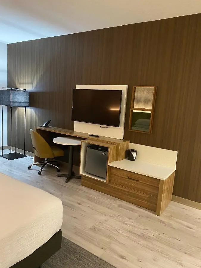 Wyndham Garden Airport - Free Airport Shuttle Hotel 3*