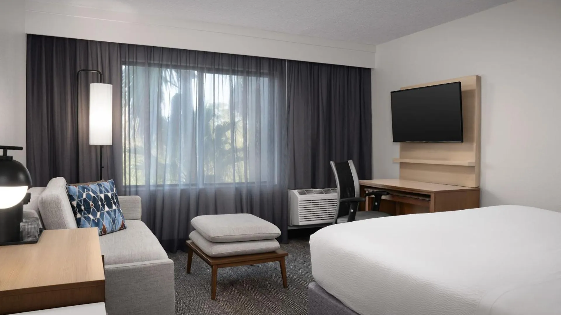 Courtyard By Marriott Orlando East/ucf Area Hotel