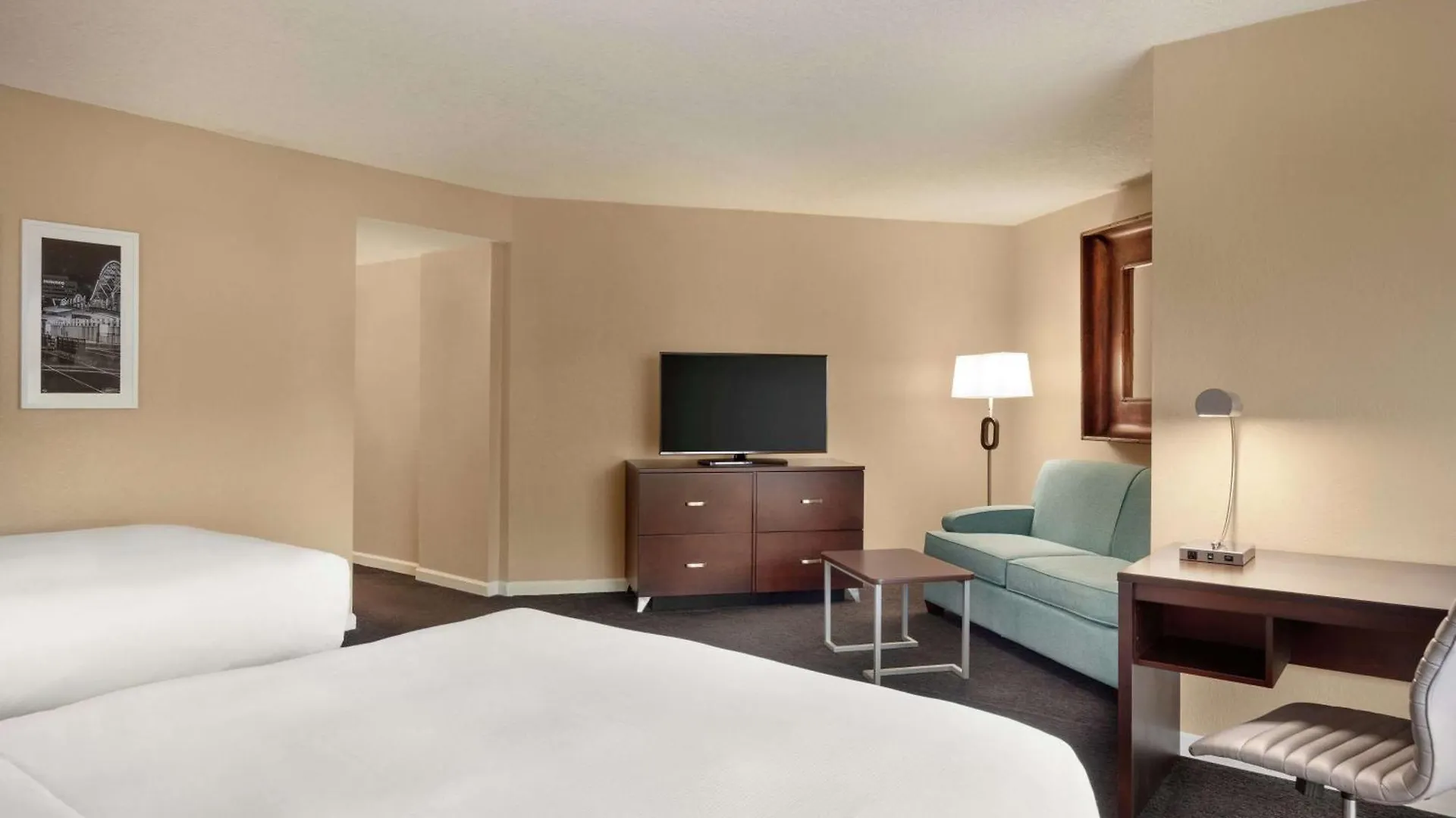 Doubletree By Hilton Downtown Hotel 4*