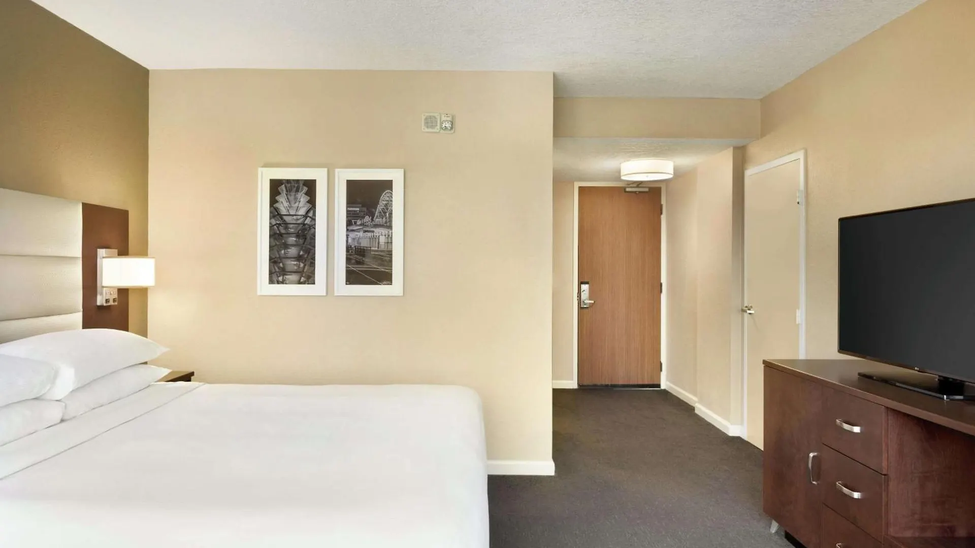 Hotel Doubletree By Hilton Downtown 4*