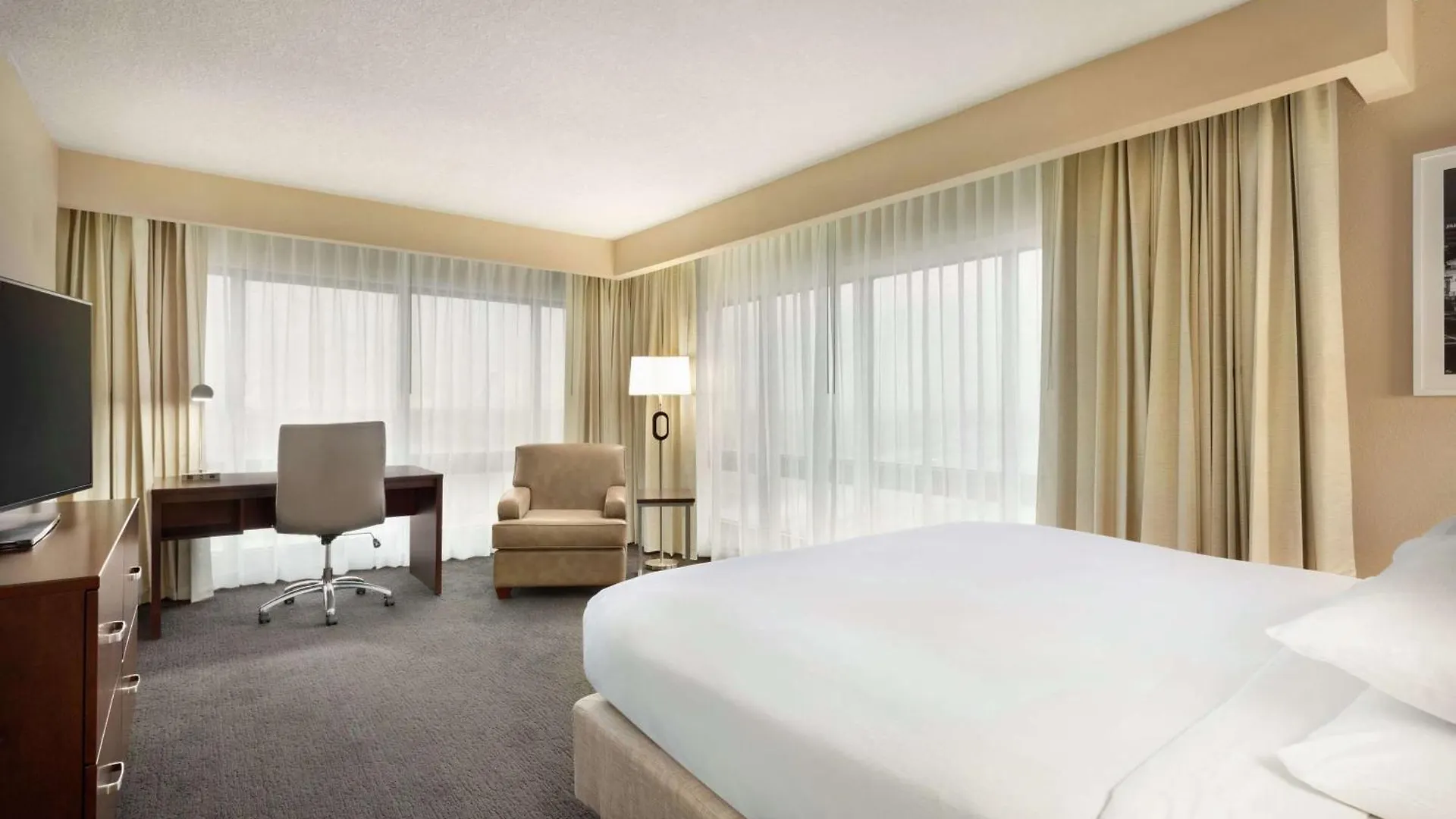 Doubletree By Hilton Downtown Hotel 4*